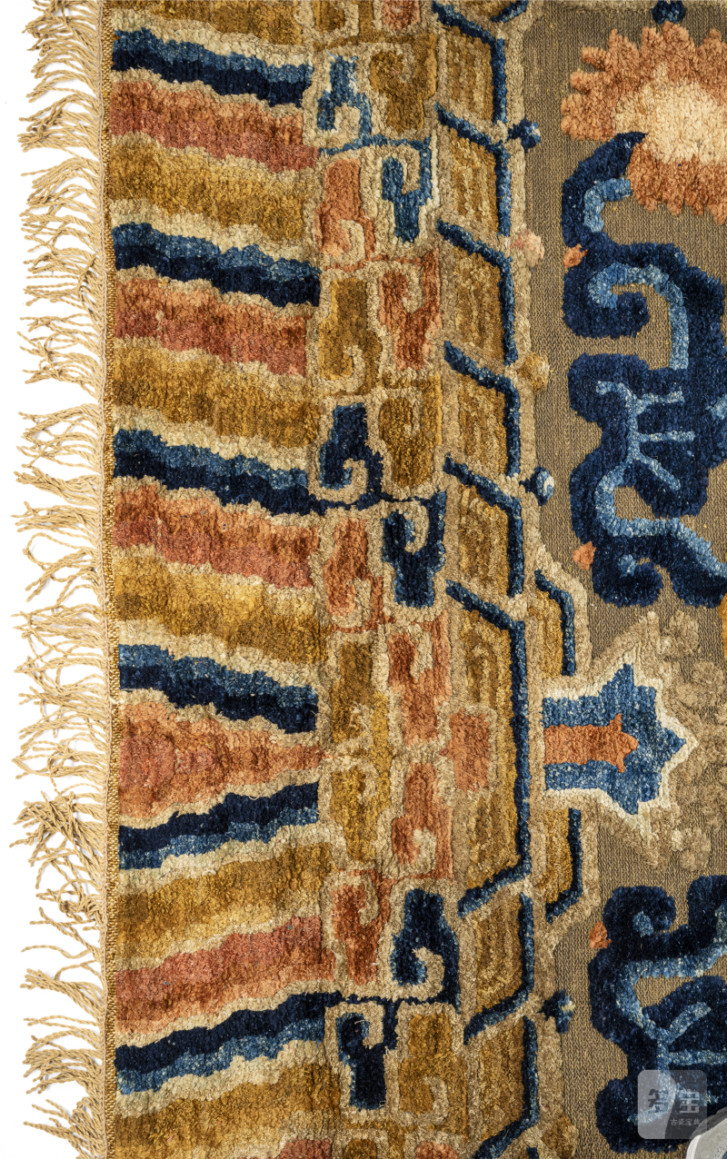 A fine silk carpet - 图7